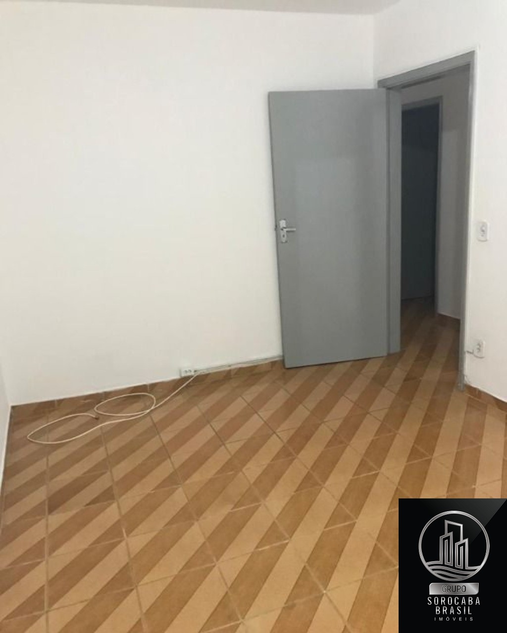 Apartamento com 3 dormitórios à venda, 83 m² por R$ 225.000 