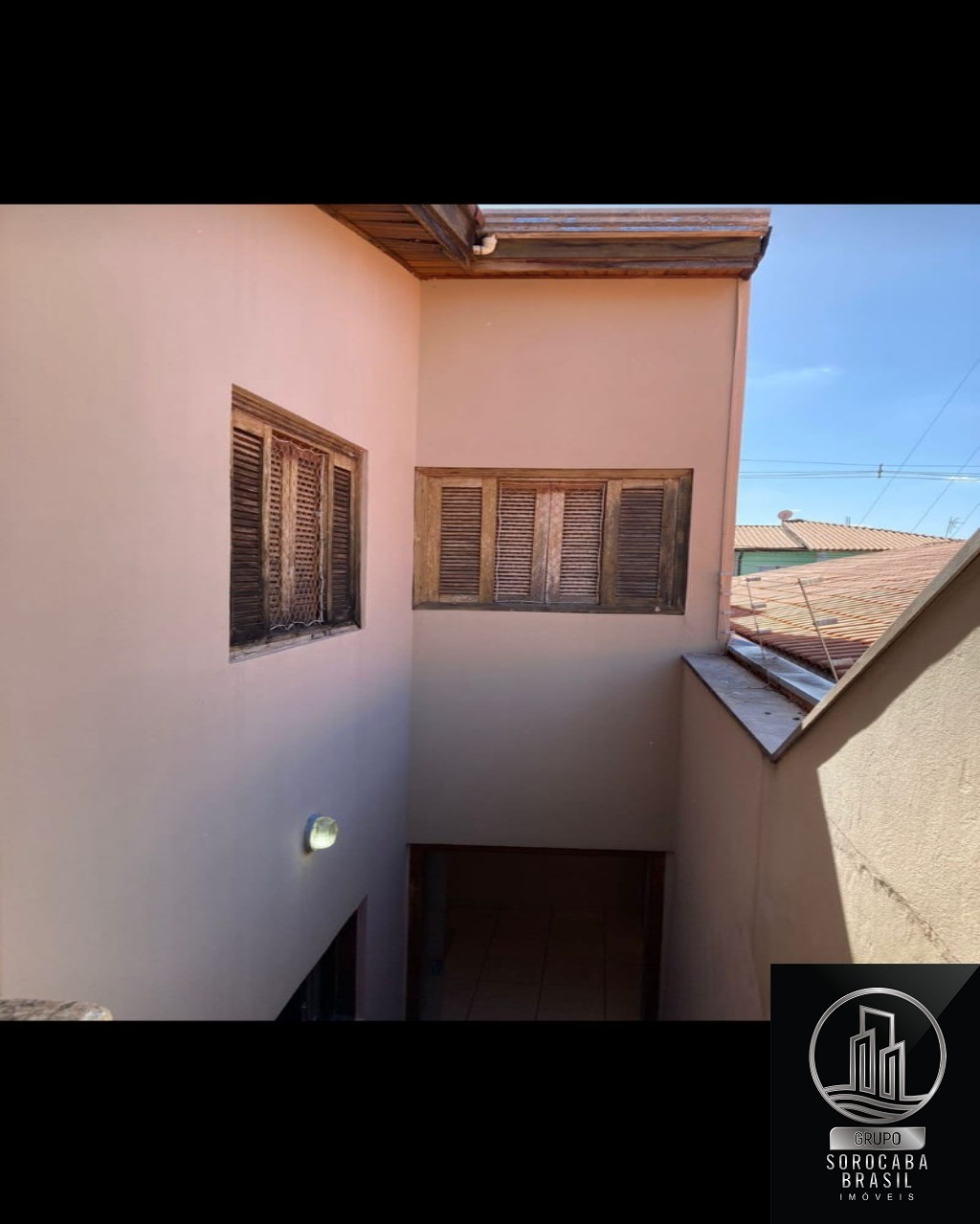 Lindo sobrado com portão automático excelente R$370.000,00