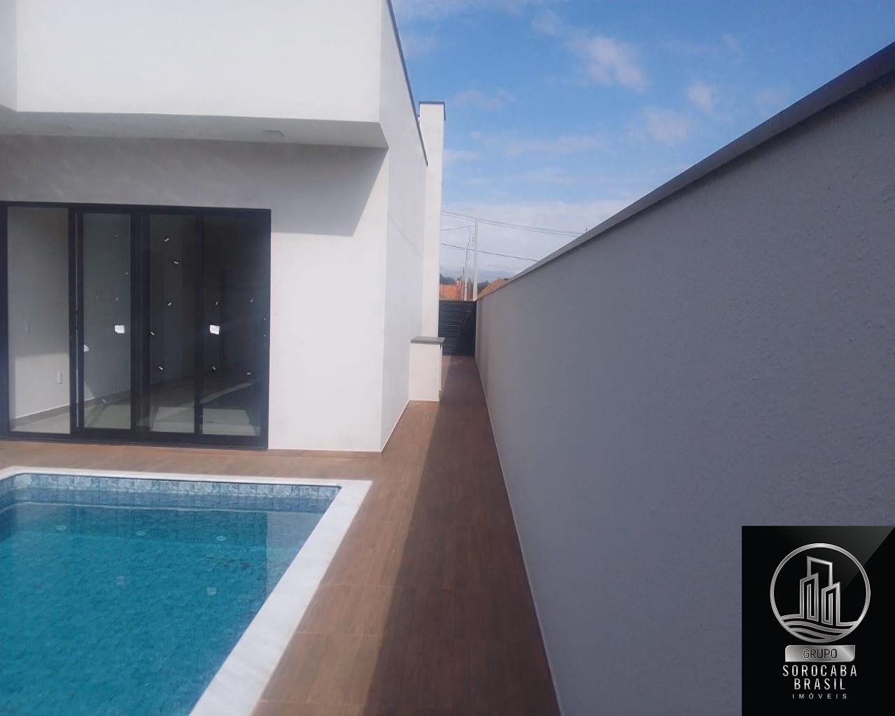Linda casa em condominio fechado á venda $1.350.000,00