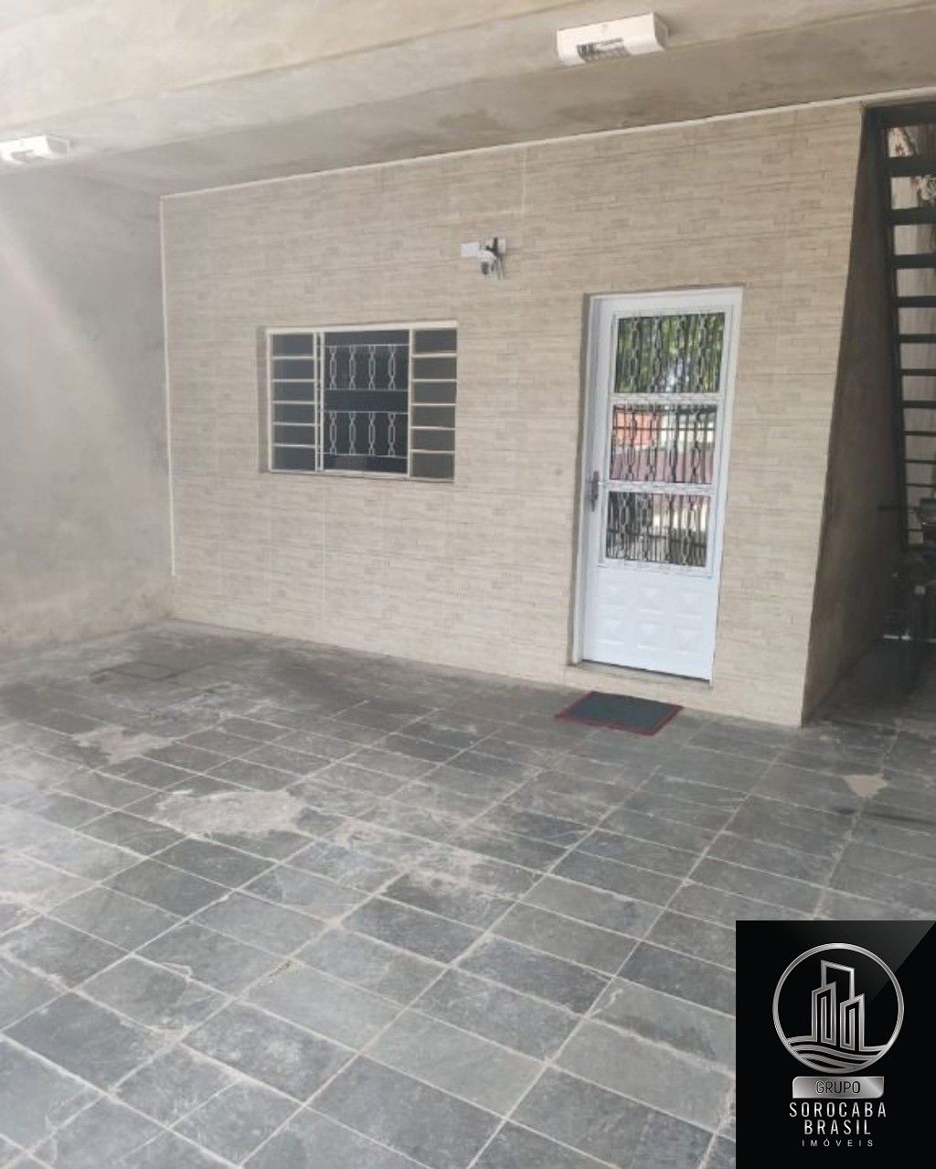 Sobrado com 3 dormitórios à venda, 150 m² por R$ 590.000 - j