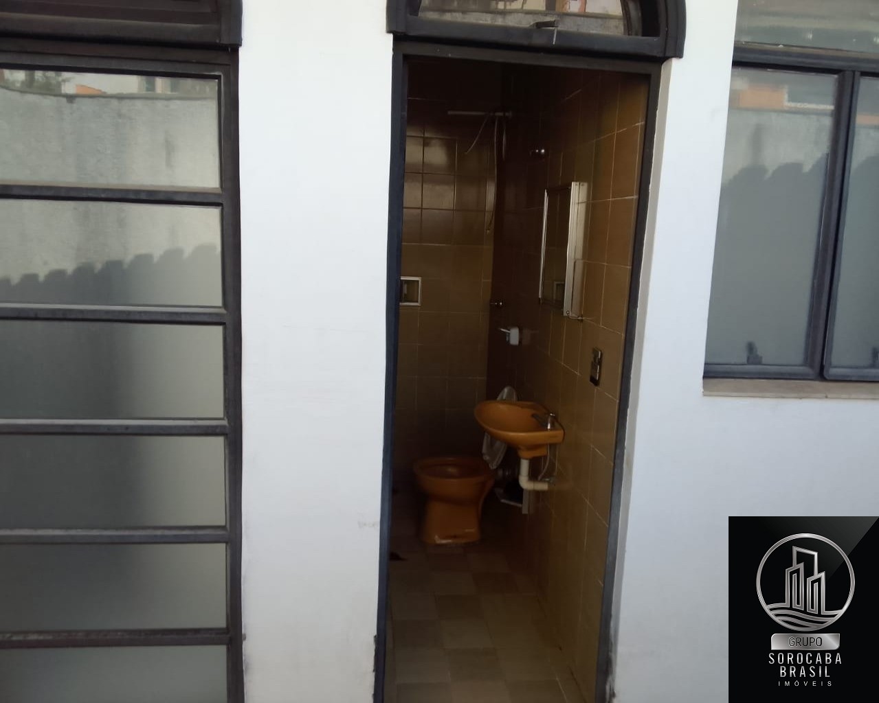 Casa sobrado á venda no condominio residencial village d'avi