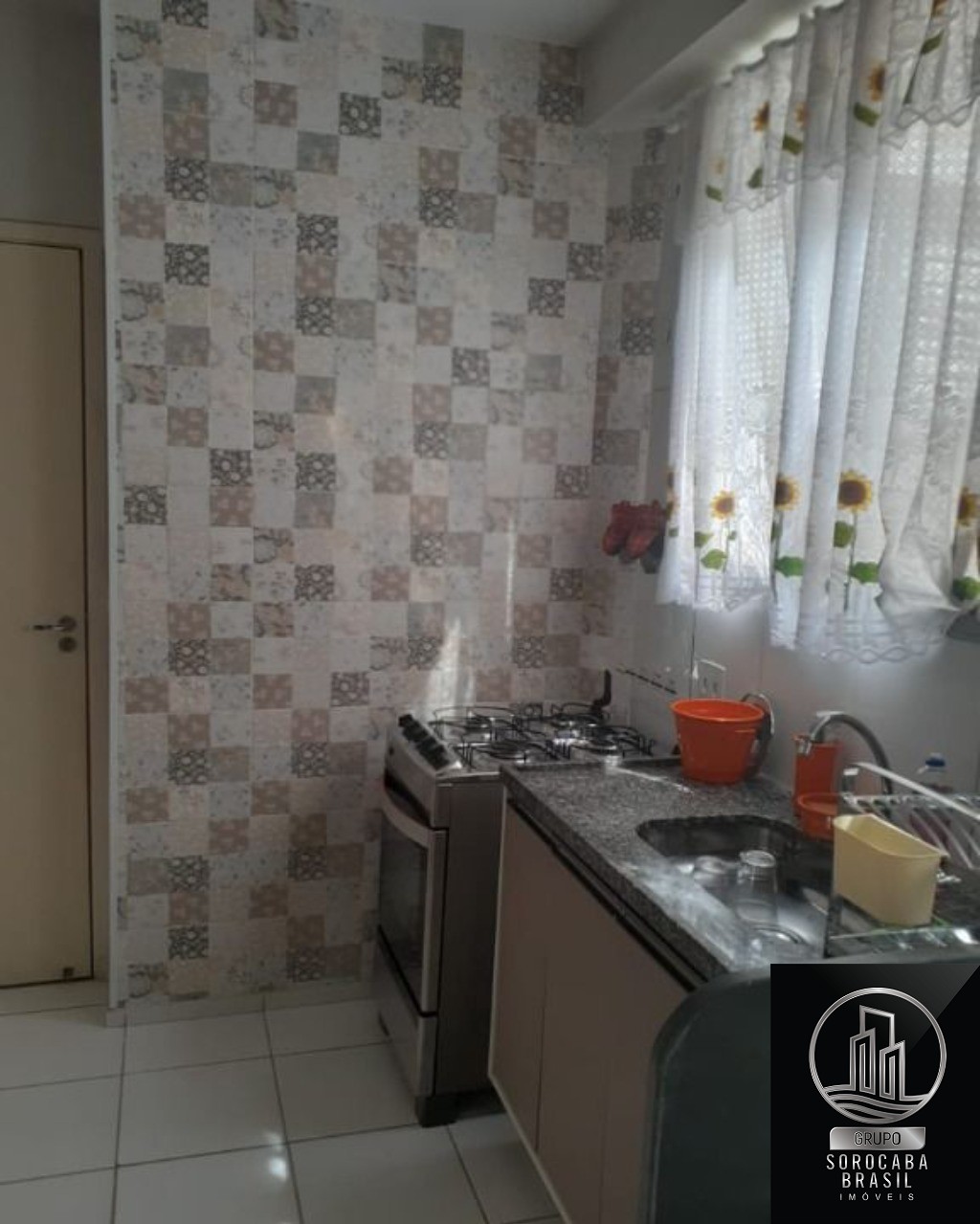 Apartamento com 2 dormitórios à venda, 49 m² por R$ 185.000 