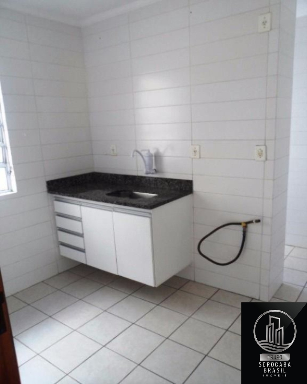 Apartamento com 2 dormitórios à venda, 53 m² por R$ 285.000 