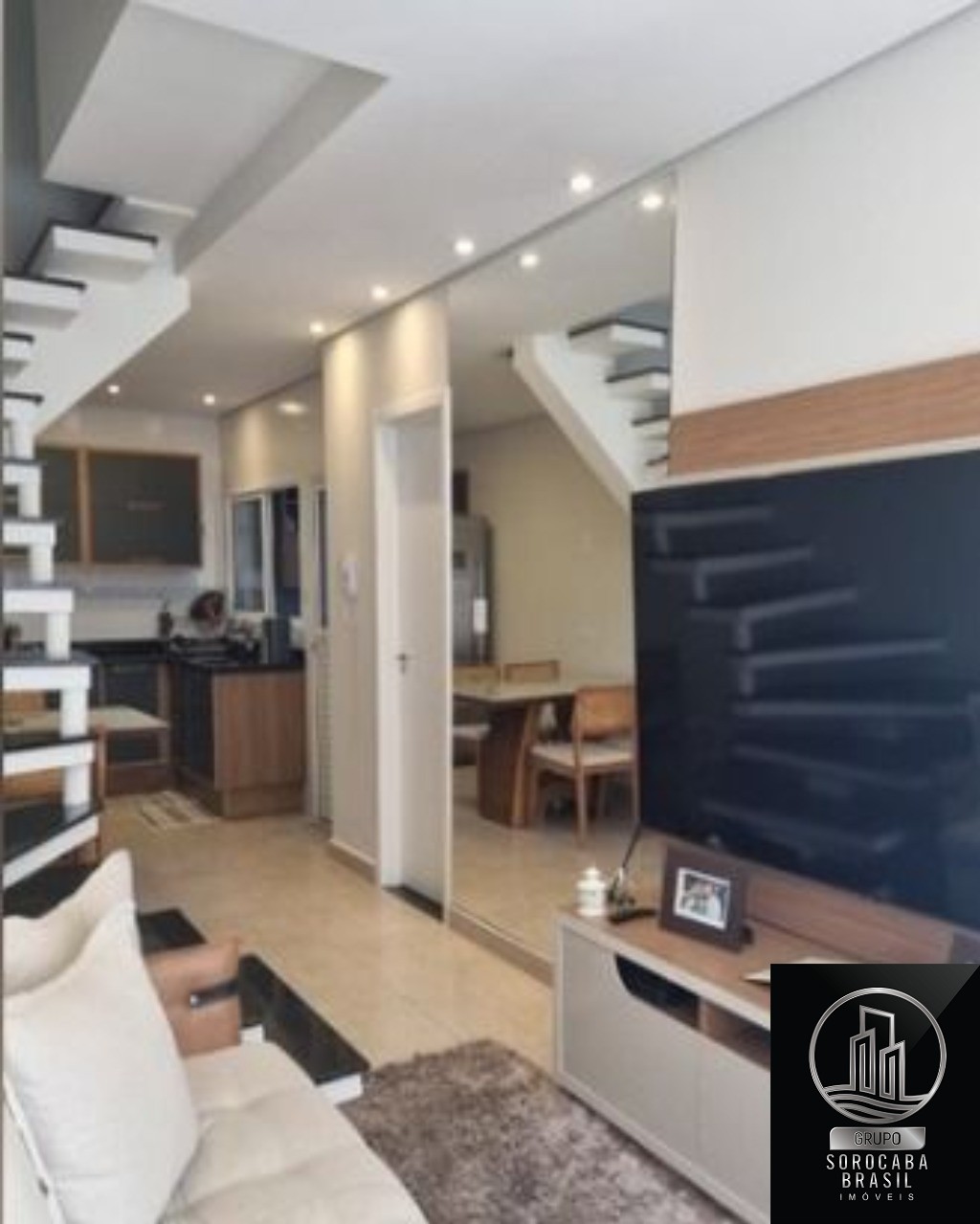 Sobrado com 2 dormitórios à venda, 60 m² por R$ 320.000 - vi