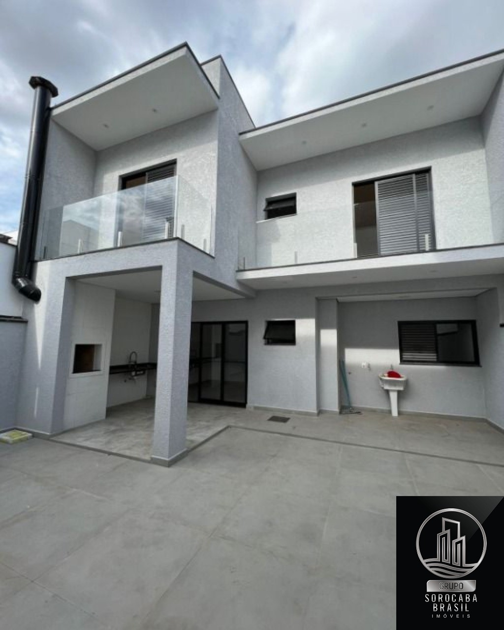 Sobrado com 4 dormitórios à venda, 182 m² por R$ 870.000 - c