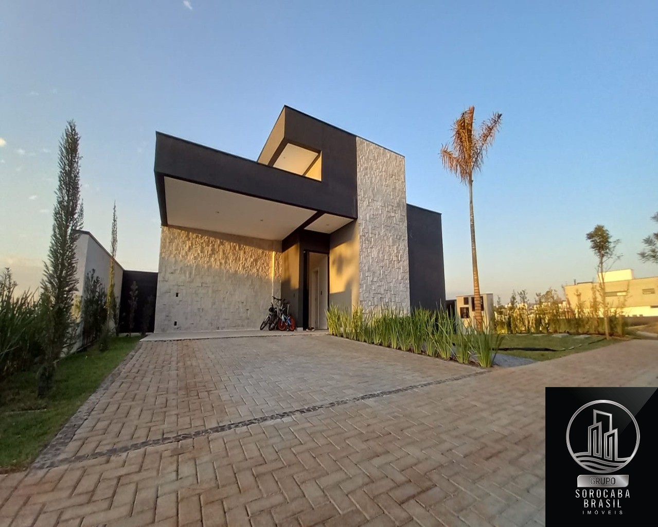 Sobrado com 3 dormitórios à venda, 250 m² por R$ 2.380.000 -