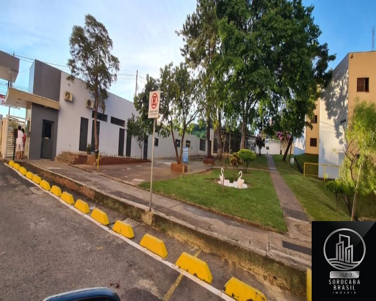 Apartamento com 2 dormitórios à venda, 58 m² por R$ 170.000 