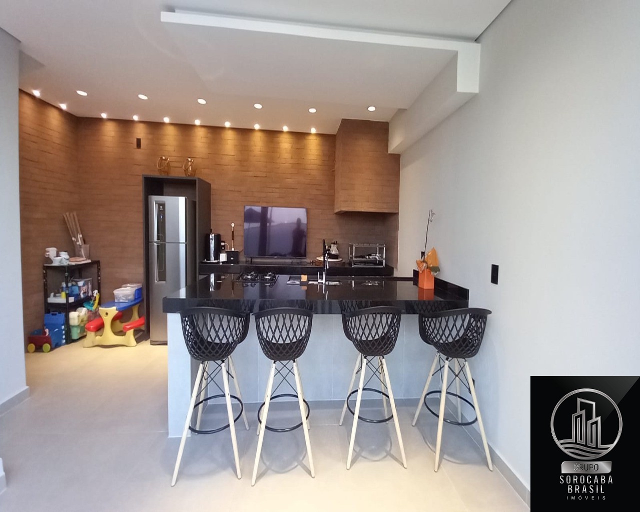 Sobrado com 3 dormitórios à venda, 250 m² por R$ 2.380.000 -
