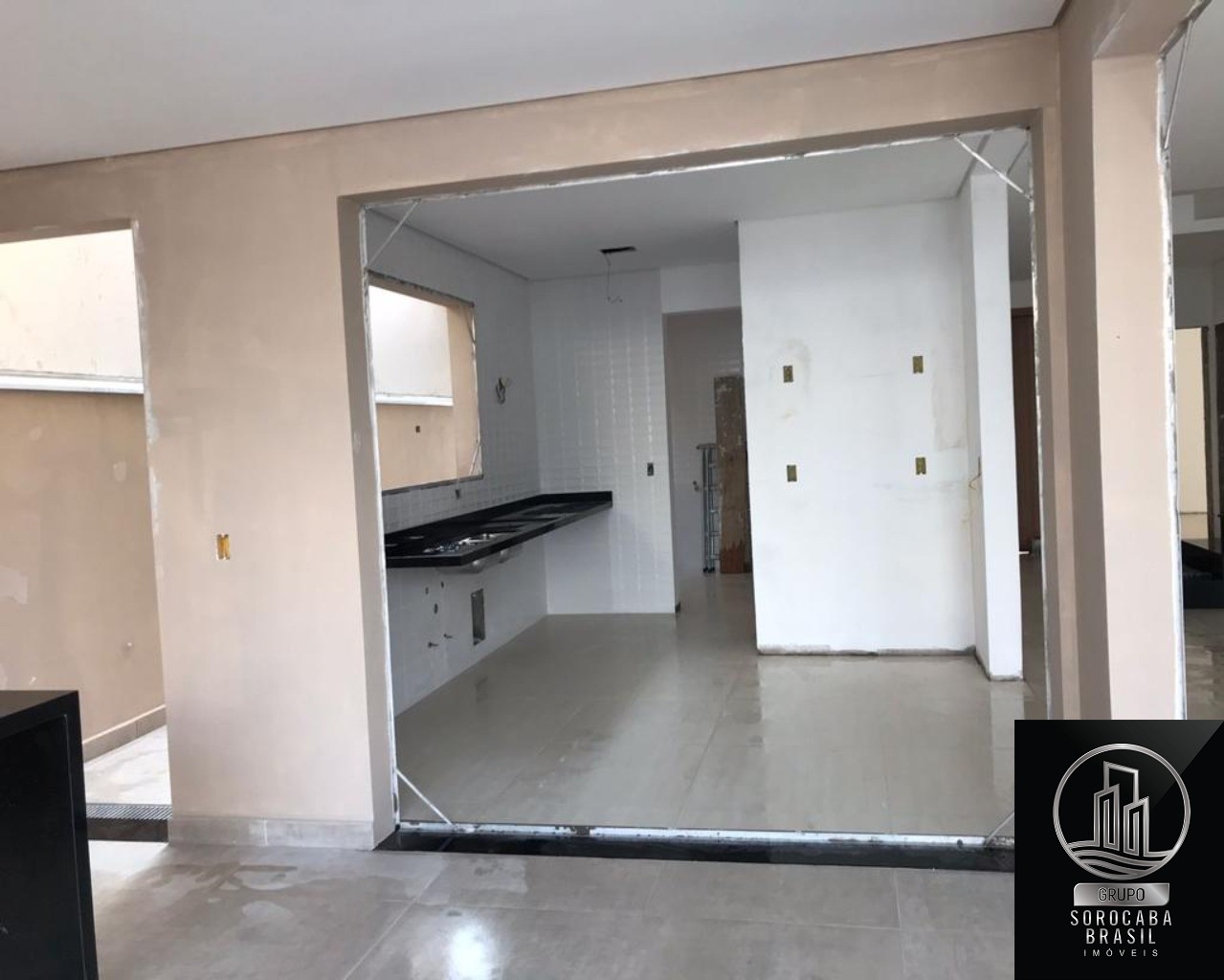 Sobrado com 3 dormitórios à venda, 251 m² por R$ 2.250.000