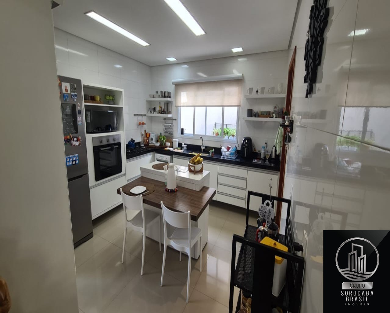 Casa com 3 dormitórios à venda, 229 m² por R$ 1.800.000 - co