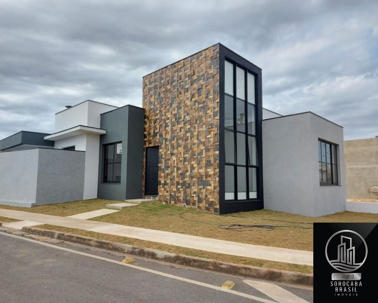 Casa com 3 dormitórios à venda, 152 m² por R$ 1.010.000 - re