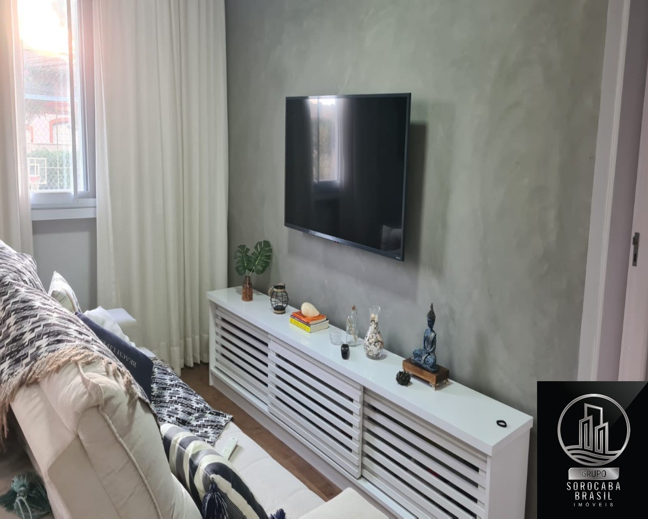 Apartamento com 3 dormitórios à venda, 72 m² por R$ 375.000 