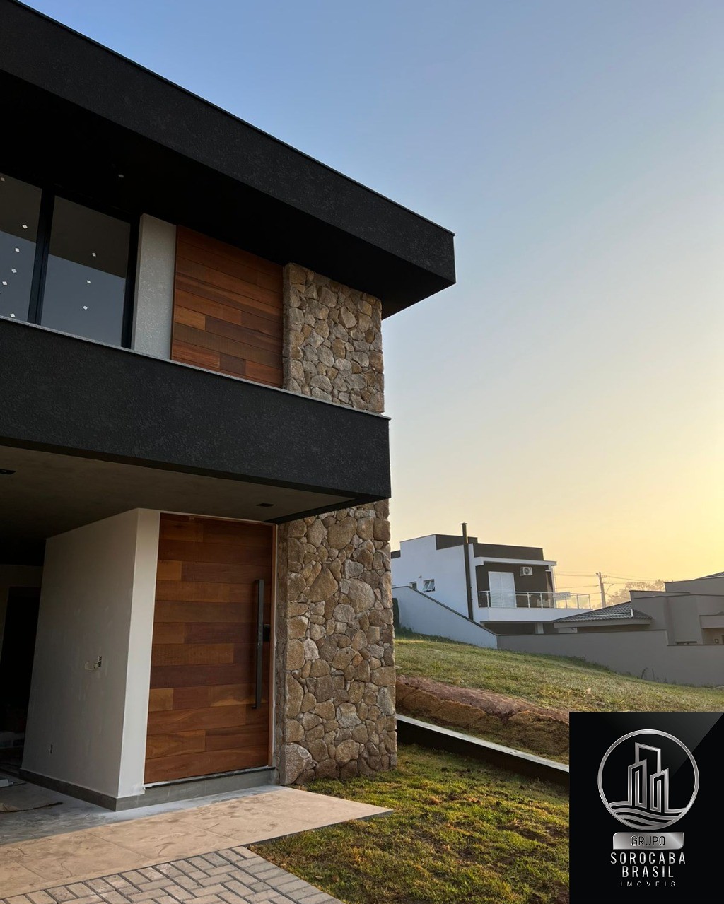 Sobrado com 3 dormitórios à venda, 237 m² por R$ 1.690.000 -