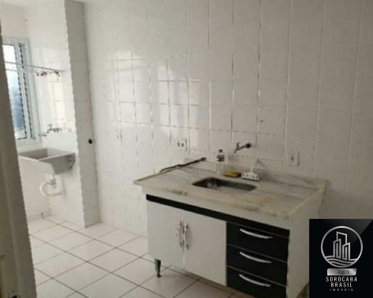 Apartamento com 2 dormitórios à venda, 51 m² por R$ 245.000 