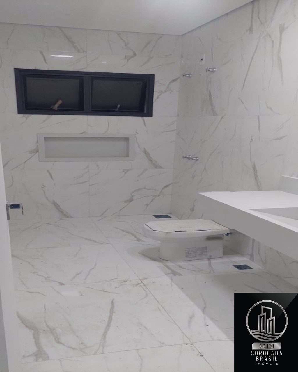 Casa alphaville com 3 dormitorios e suites