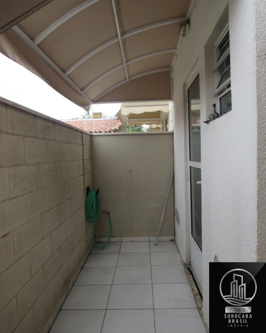 Apartamento com 2 dormitórios à venda, 63 m² por R$ 254.000 