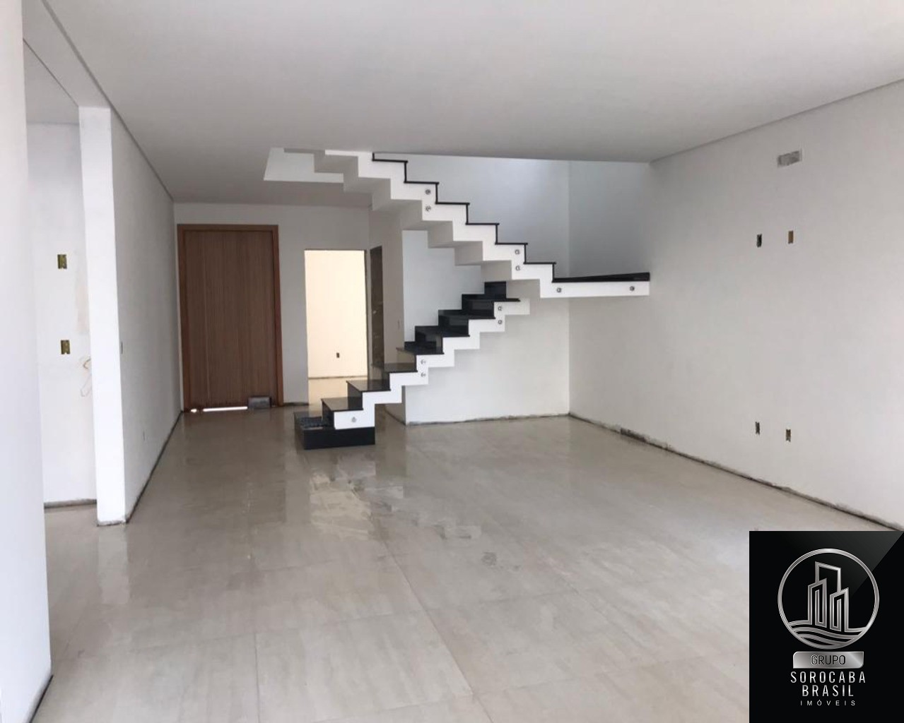 Sobrado com 3 dormitórios à venda, 251 m² por R$ 2.250.000