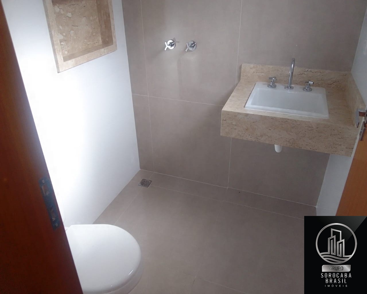 Casa com 3 dormitórios à venda, 147 m² por R$ 850.000 - cond