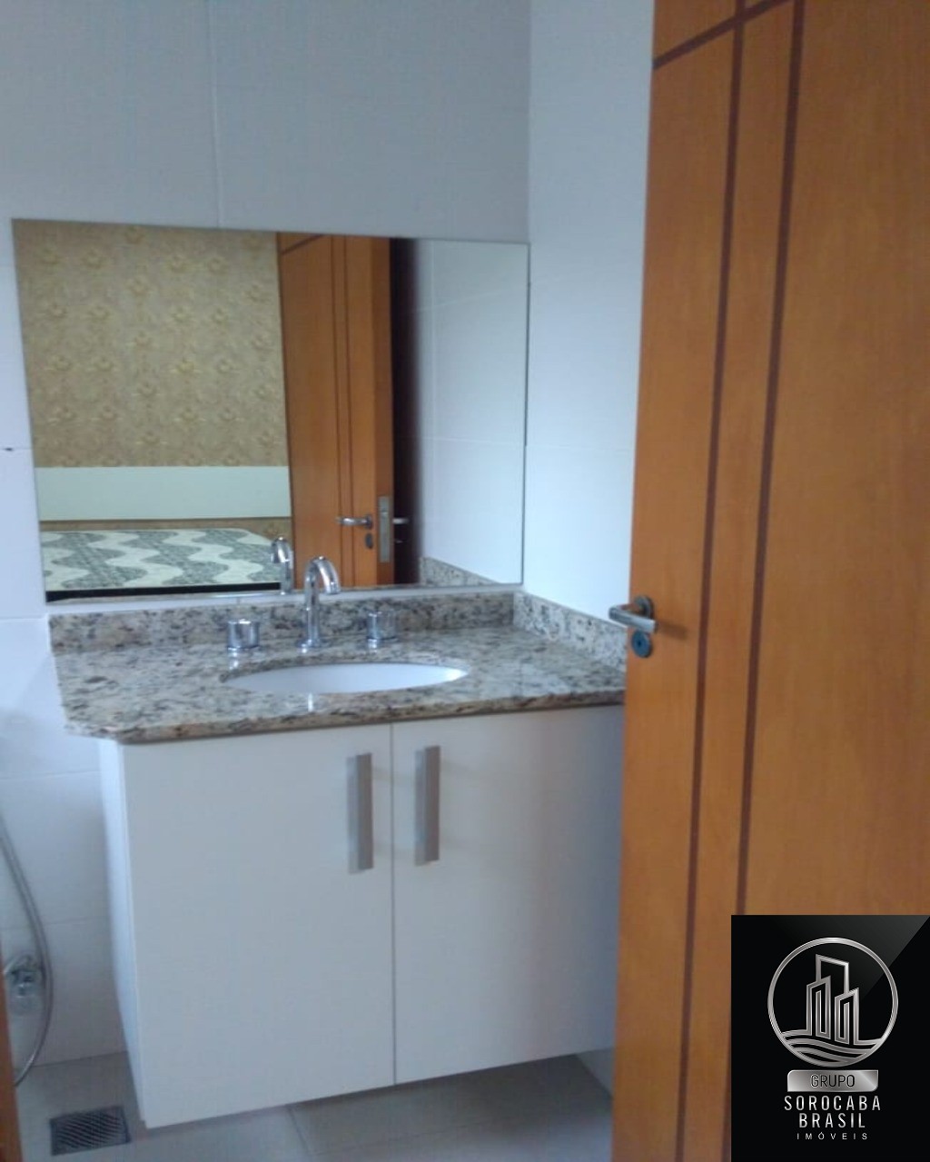 Apartamento com 1 dormitório para alugar, 52 m² por R$ 1.500