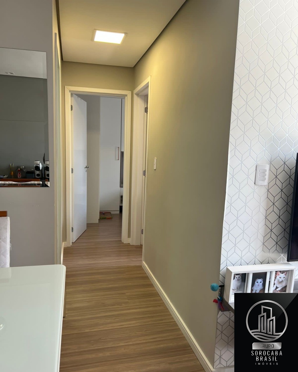 Apartamento com 2 dormitórios à venda, 53 m² por R$ 300.000 