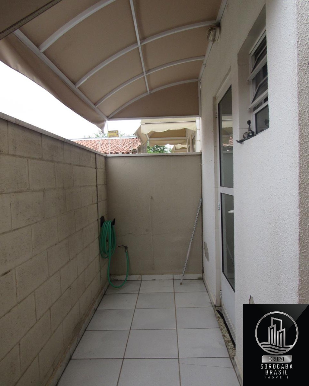 Apartamento com 2 dormitórios à venda, 63 m² por R$ 254.000 