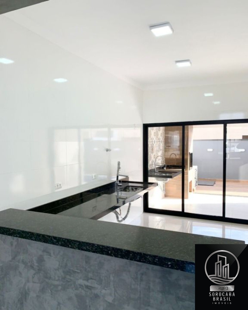 Casa com 3 dormitórios à venda, 114 m² por R$ 585.000 - hort