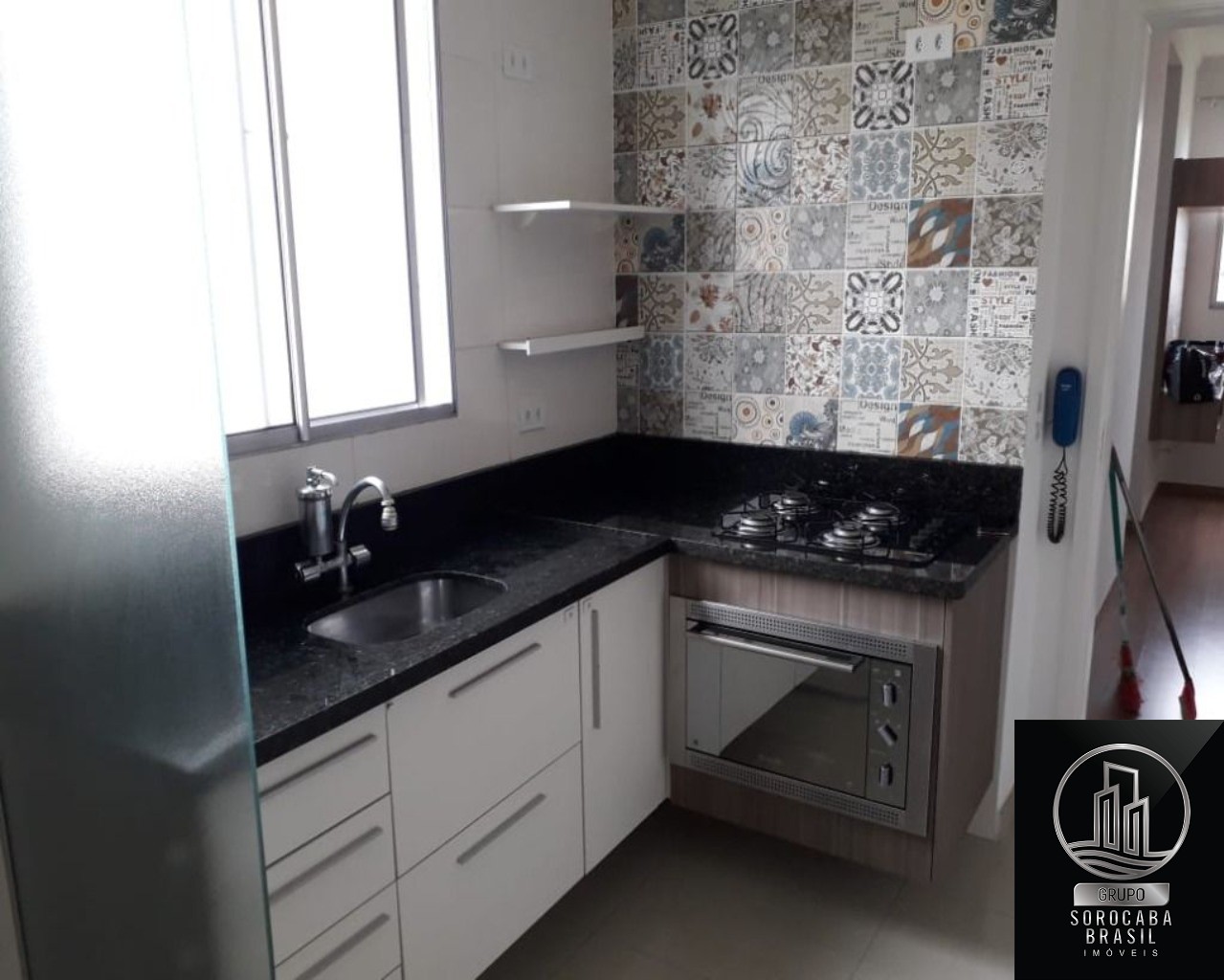 Apartamento com 2 dormitórios à venda, 50 m² por R$ 200.000 