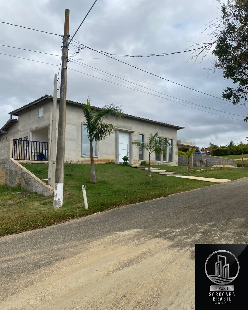 Casa com 3 dormitórios à venda, 327 m² por R$ 900.000 - cond