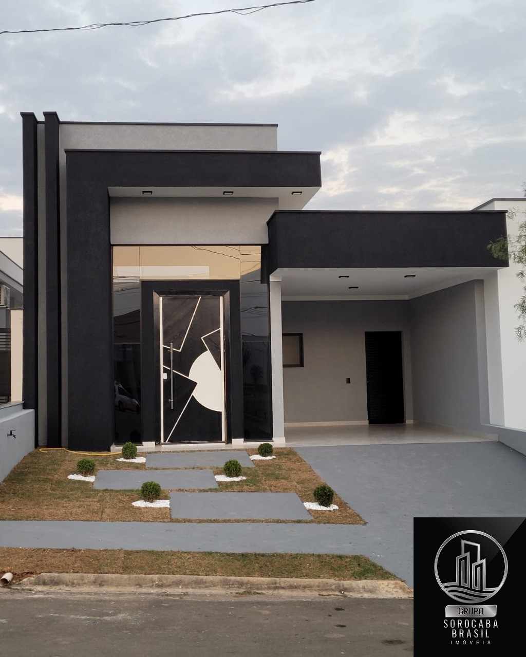 Casa com 3 dormitórios à venda, 133 m² por R$ 730.000 - jard