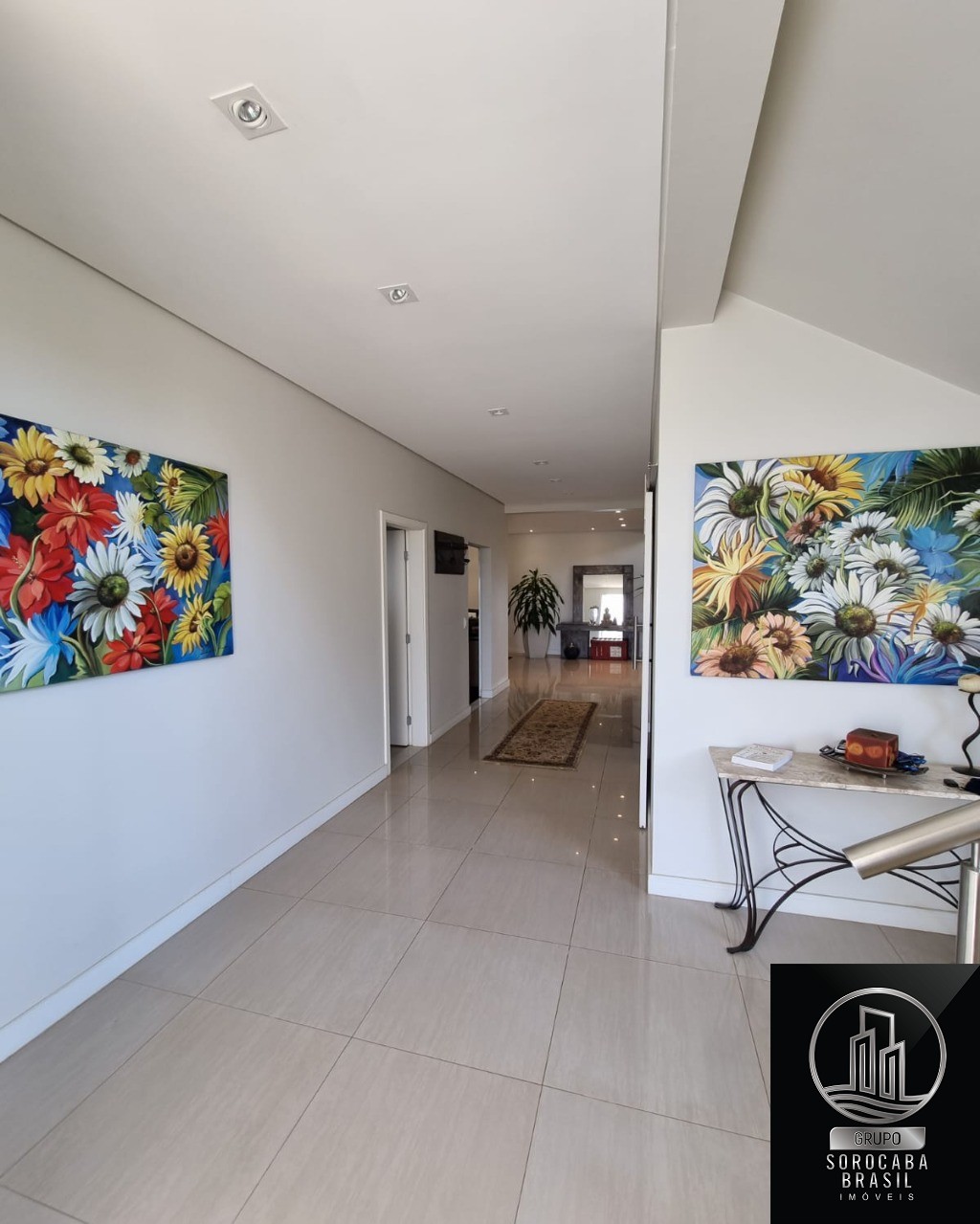 Sobrado 16000m² com 3 dorms, localizado no condomínio reside