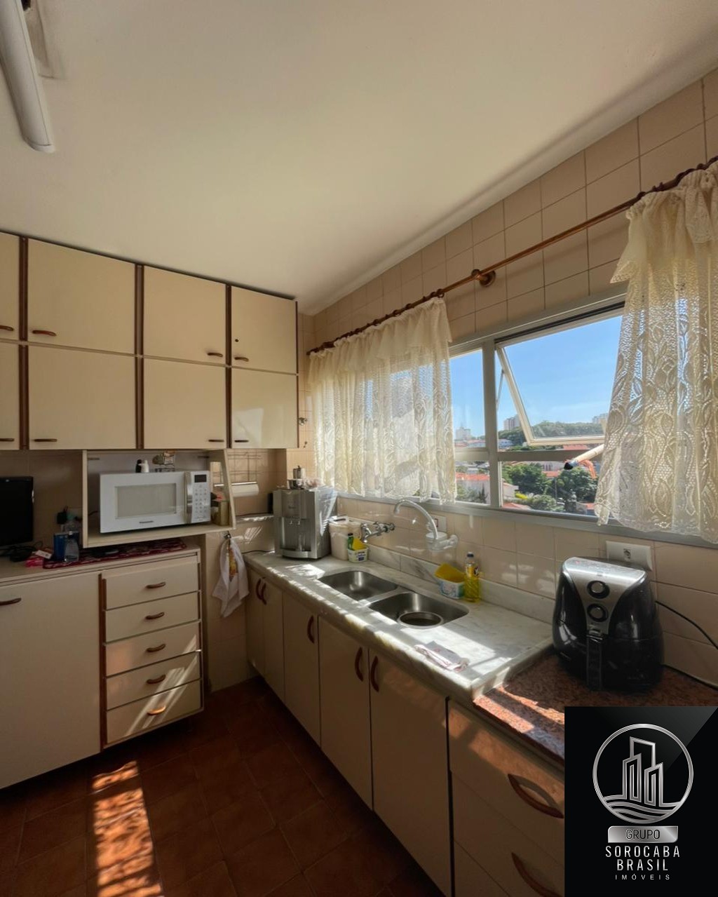 Apartamento com 3 dormitórios à venda, 100 m² por R$ 400.000