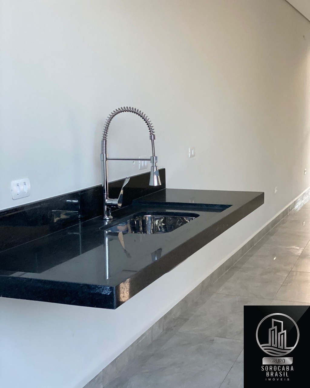 Casa com 3 dormitórios à venda, 204 m² por R$ 1.080.000 - co