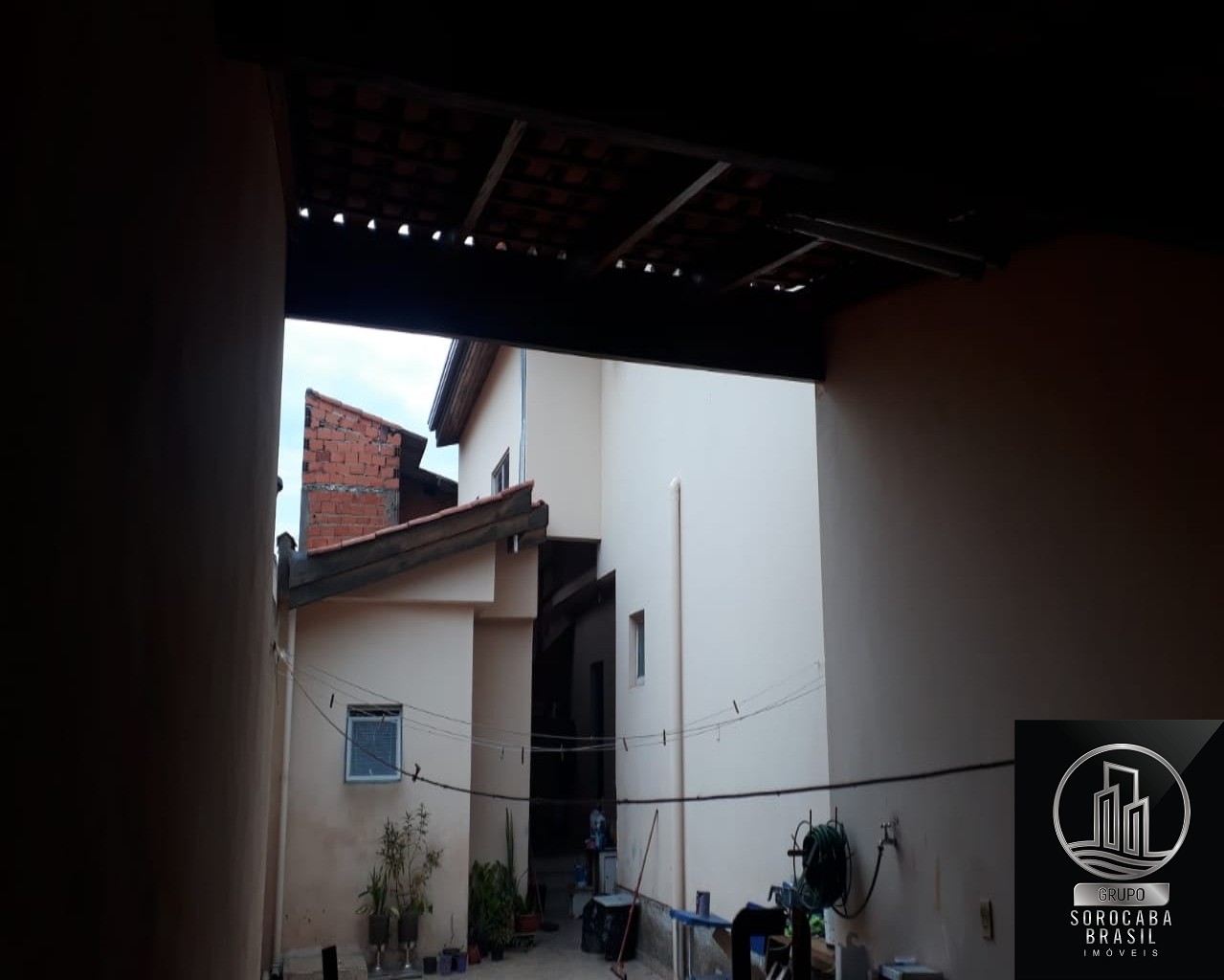 Sobrado com 3 dormitórios à venda, 344 m² por R$ 550.000 - j