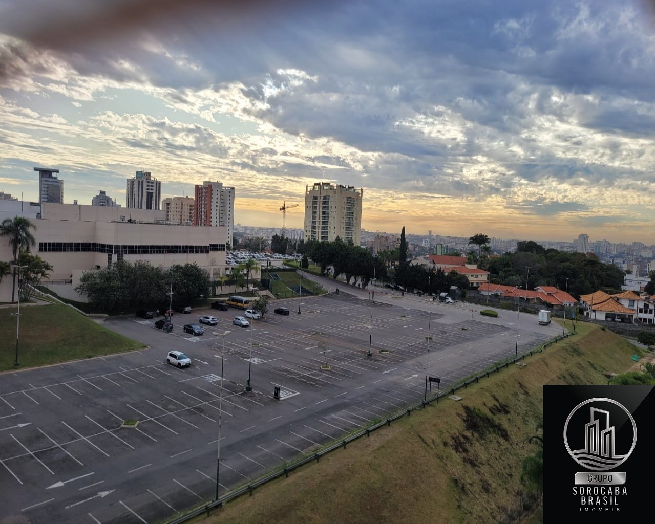 Apartamento com 3 dormitórios à venda, 79 m² por R$ 450.000 
