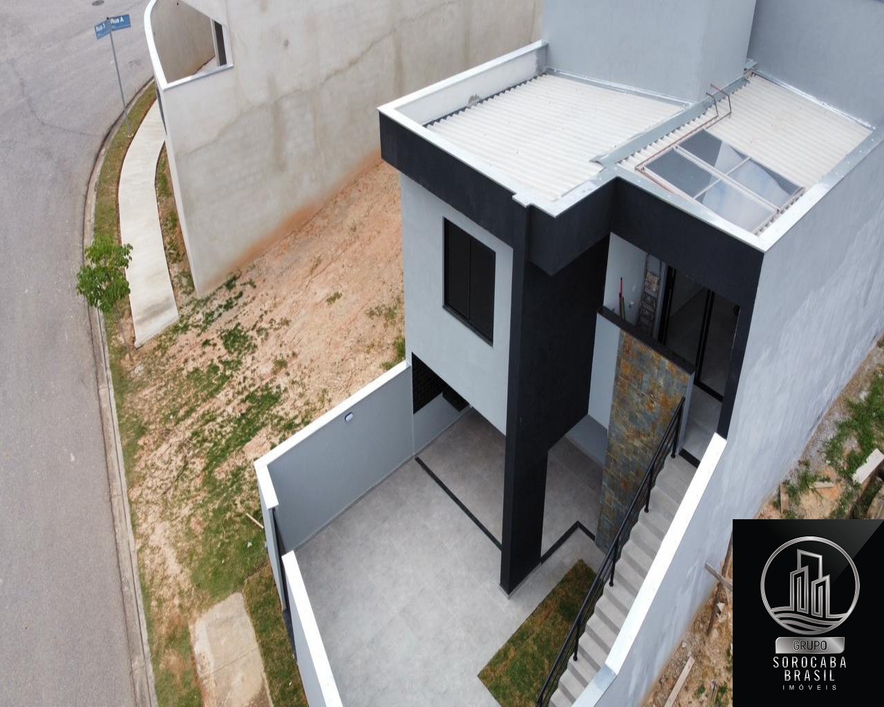 Casa com 2 dormitórios à venda, 106 m² por R$ 640.000 - resi