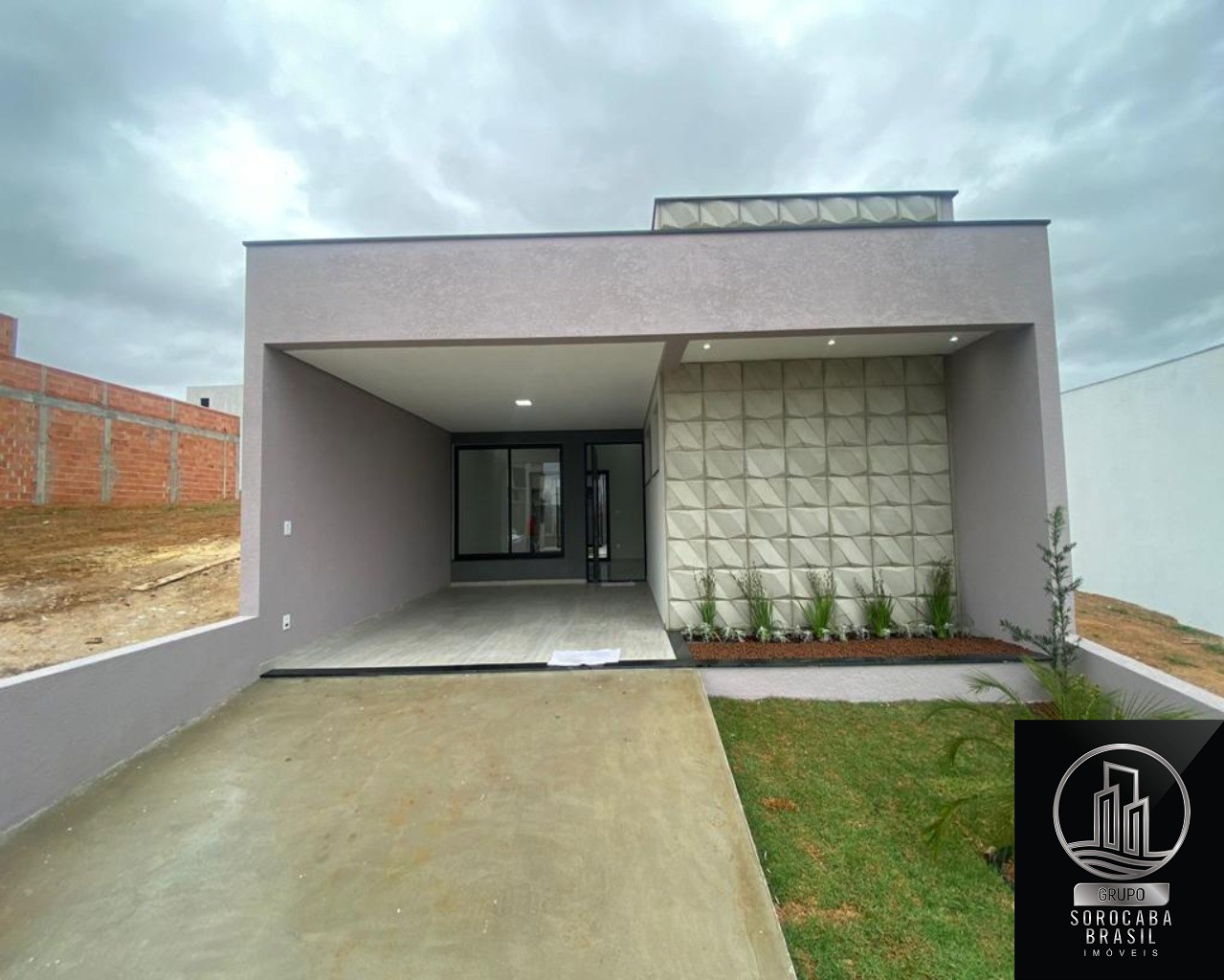 Casa com 3 dormitórios à venda, 110 m² por R$ 610.000 - resi