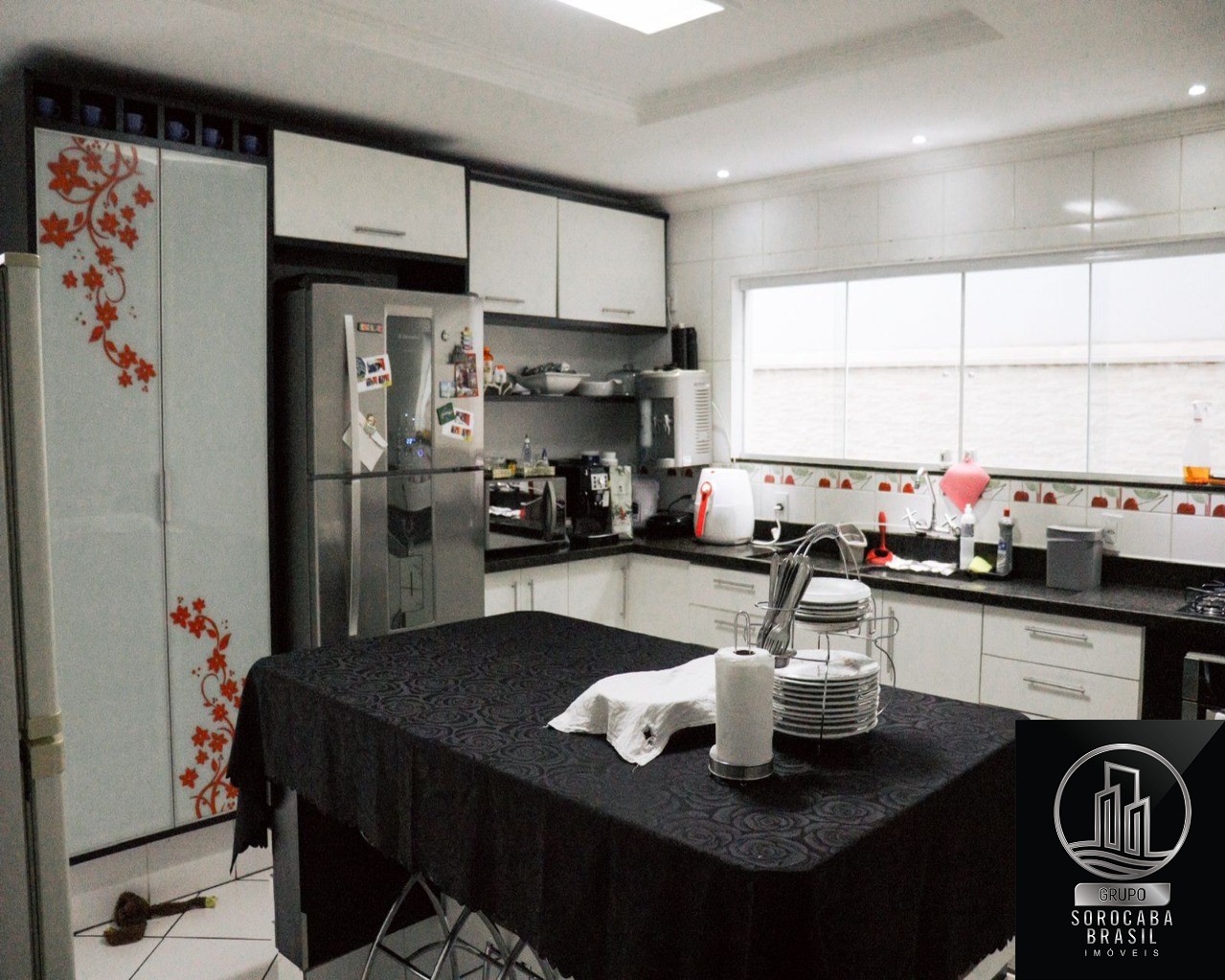 Sobrado com 4 dormitórios à venda, 308 m² por R$ 1.800.000 -