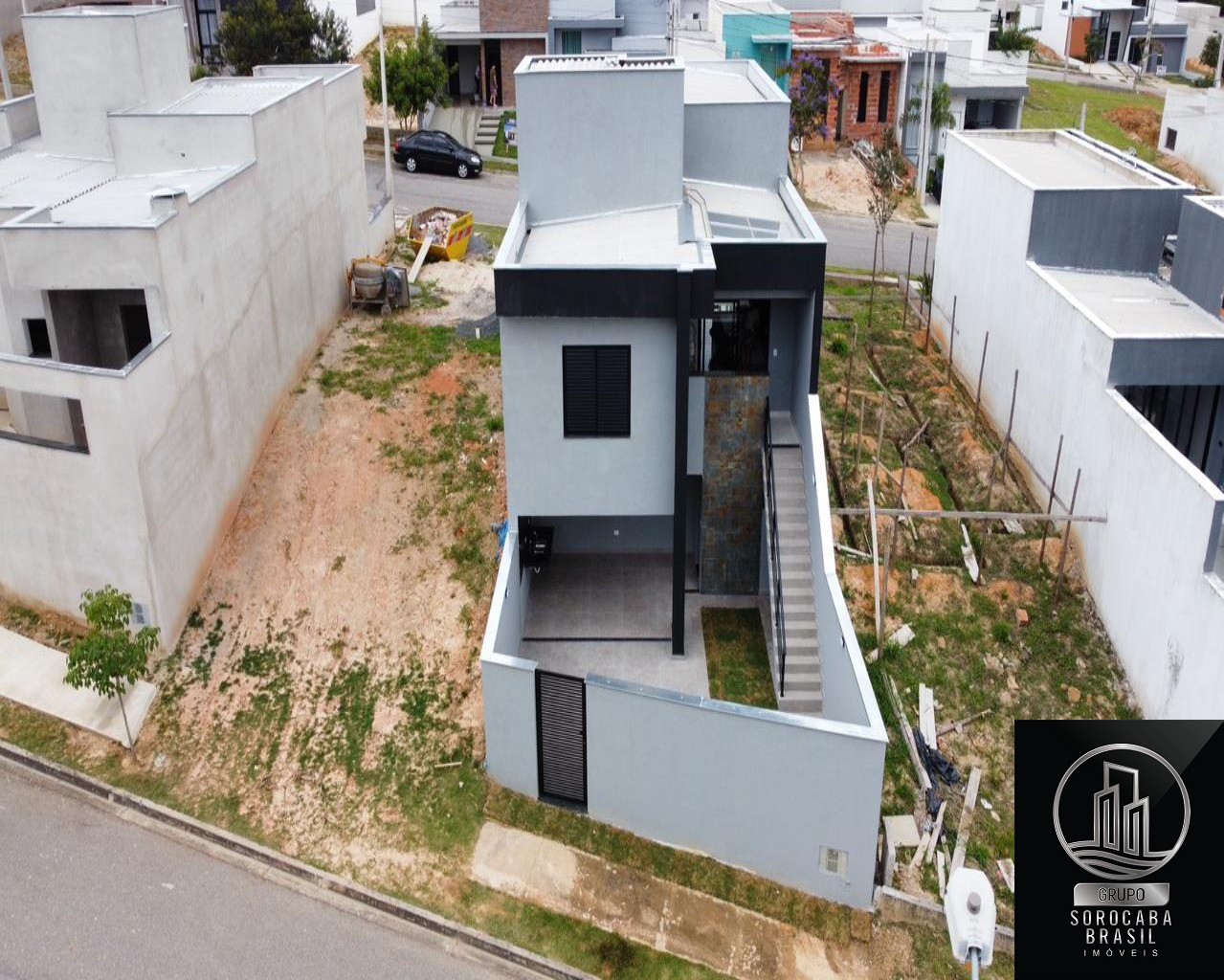 Casa com 2 dormitórios à venda, 106 m² por R$ 640.000 - resi