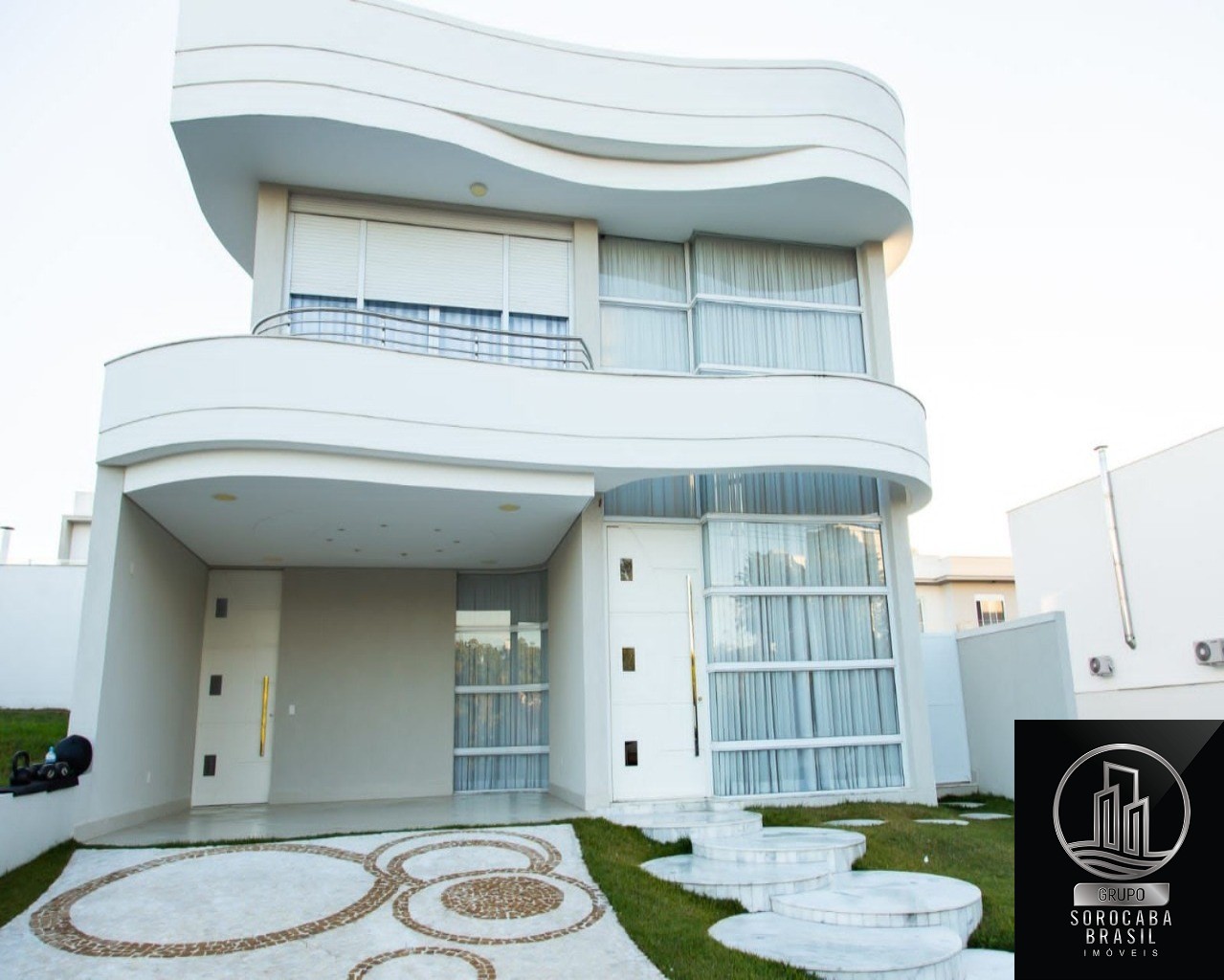 Sobrado com 3 dormitórios à venda, 365 m² por R$ 2.300.000 -