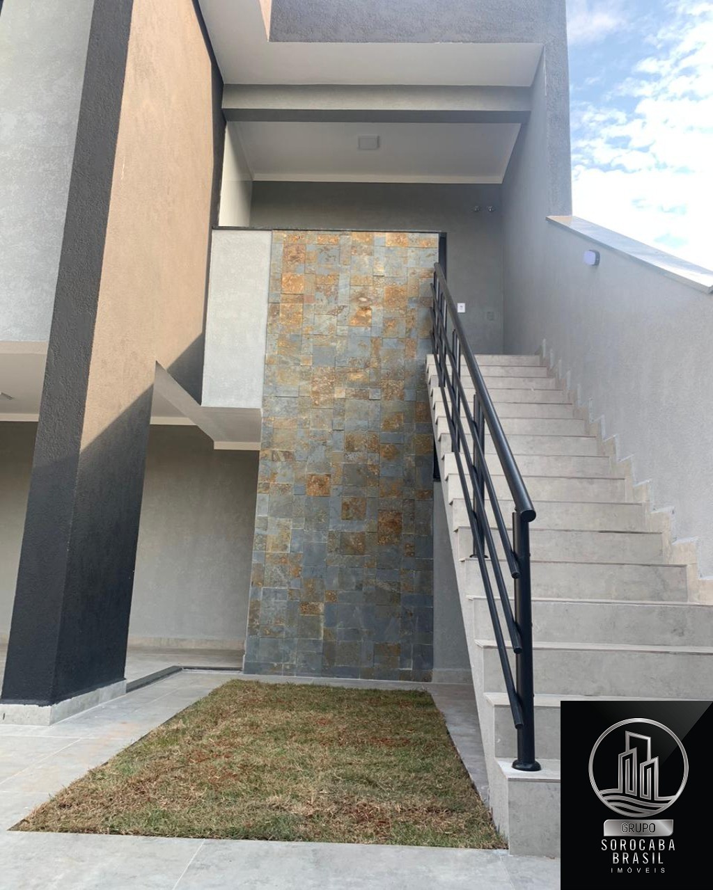 Casa com 2 dormitórios à venda, 106 m² por R$ 640.000 - resi