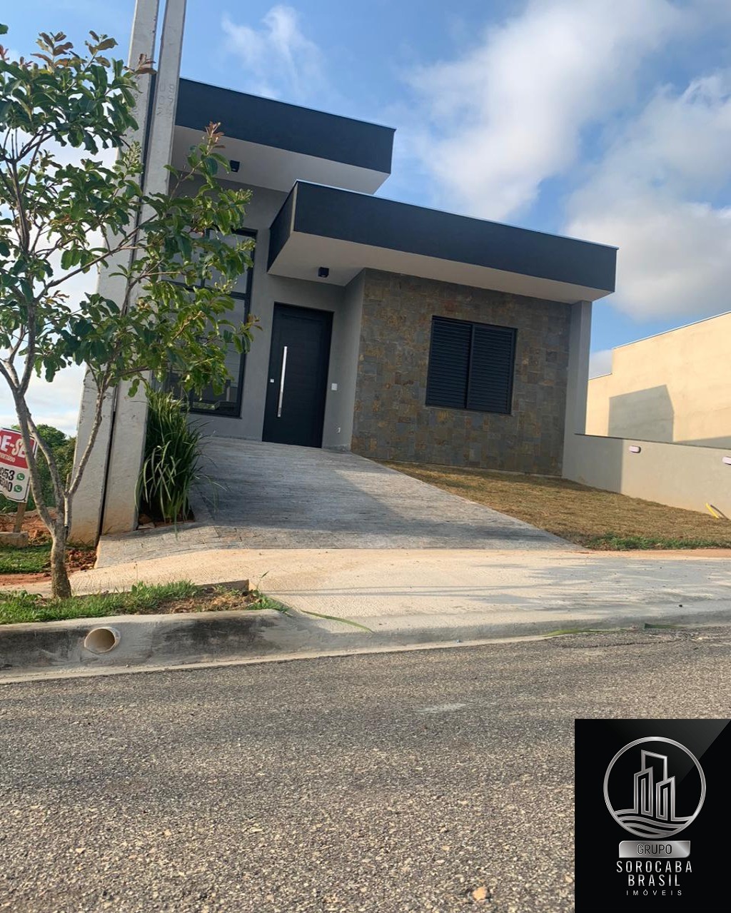 Casa com 2 dormitórios à venda, 106 m² por R$ 640.000 - resi