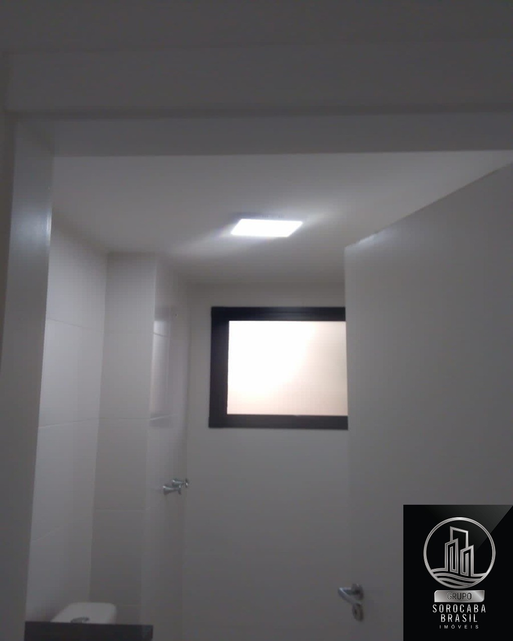 Apartamento com 2 dormitórios à venda, 57 m² por R$ 385.000 