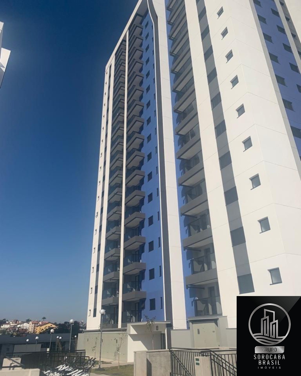 Apartamento com 2 dormitórios à venda, 57 m² por R$ 385.000 