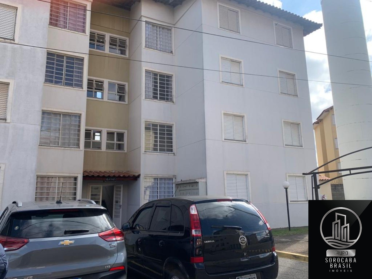 Apartamento com 2 dormitórios à venda, 46 m² por R$ 179.000 