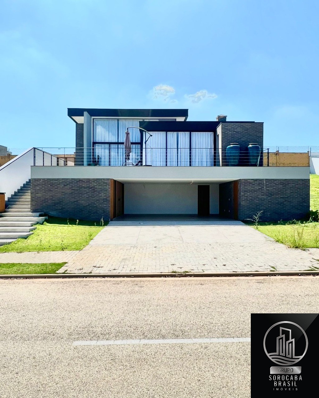 Sobrado com 3 dormitórios à venda, 220 m² por R$ 2.700.000 -