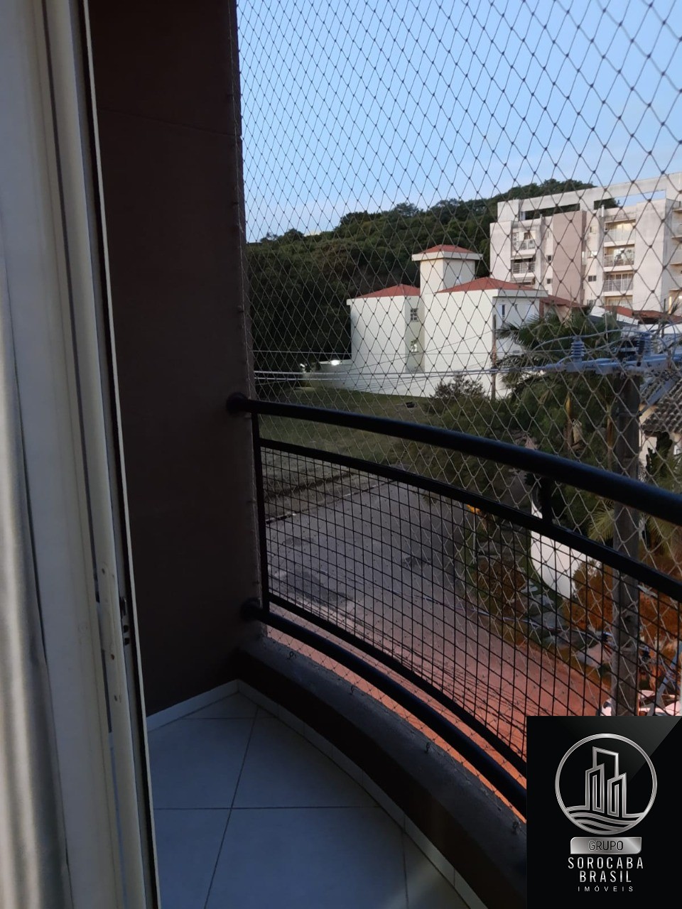 Apartamento com 2 dormitórios à venda, 64 m² por R$ 270.000 