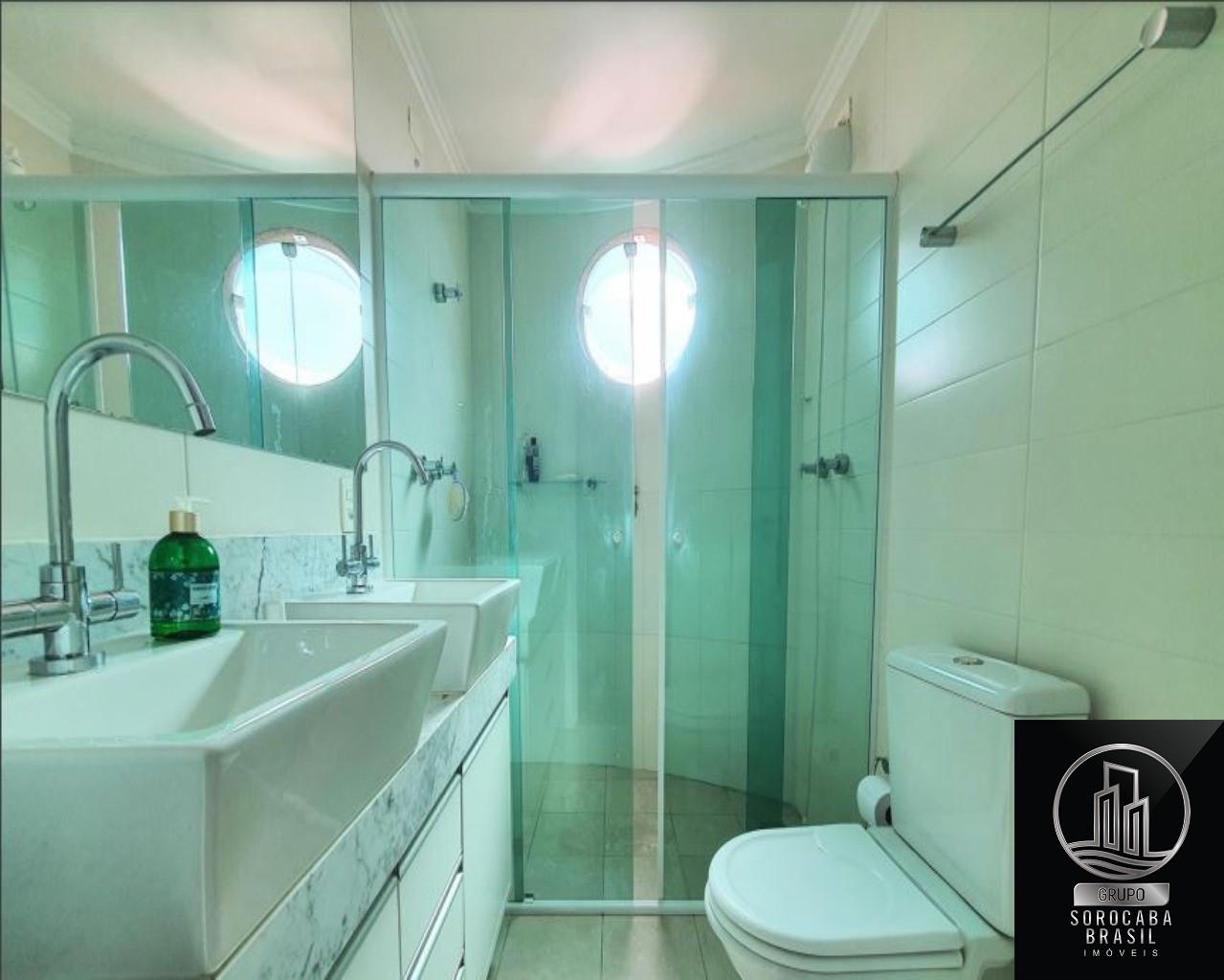 Apartamento com 3 dormitórios à venda, 107 m² por R$ 900.000