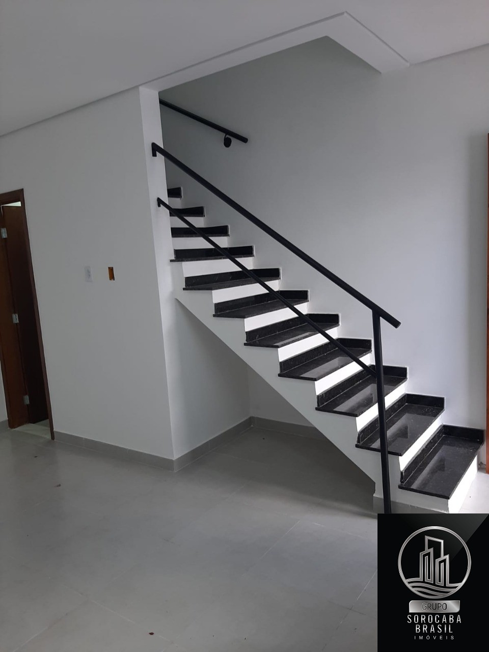 Sobrado com 2 dormitórios à venda, 72 m² por R$ 305.000 - ja