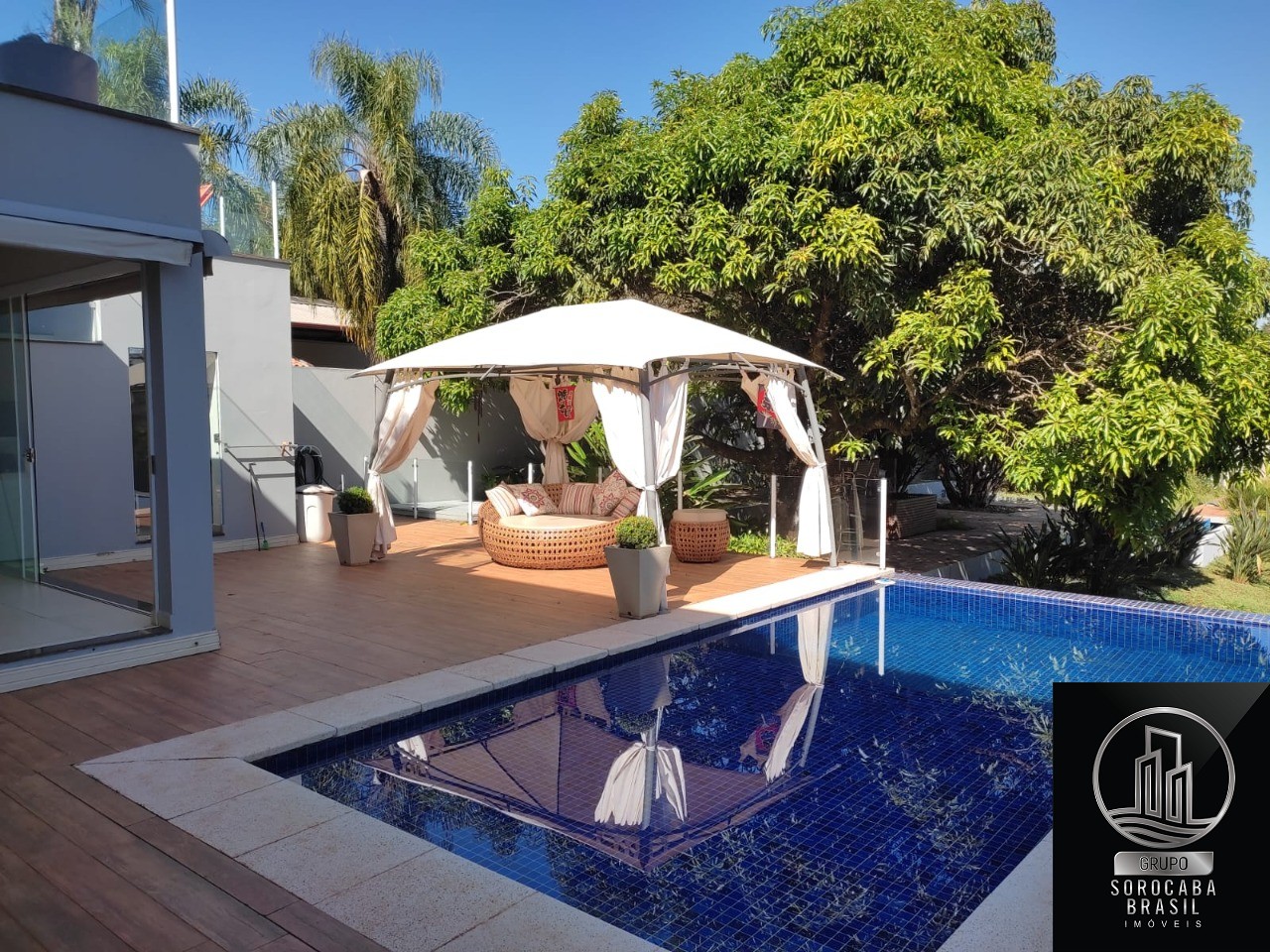 Casa com 3 dormitórios para alugar, 272 m² por R$ 3.000/mês 