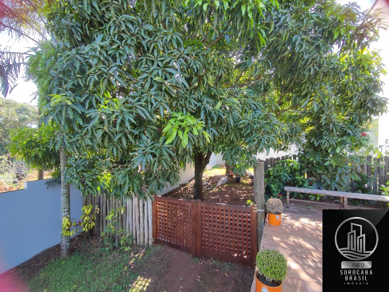 Casa com 3 dormitórios para alugar, 272 m² por R$ 3.000/mês 